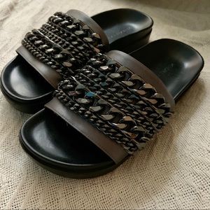 Kendall & Kylie slides (size 5.5)